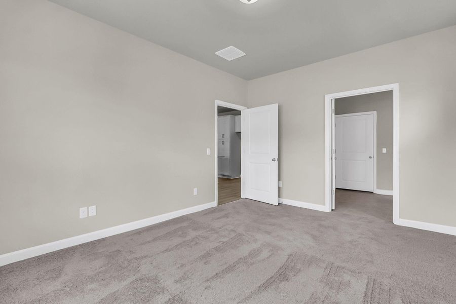Spacious, unfurnished interior of a new home in , Summerville (Image 30).