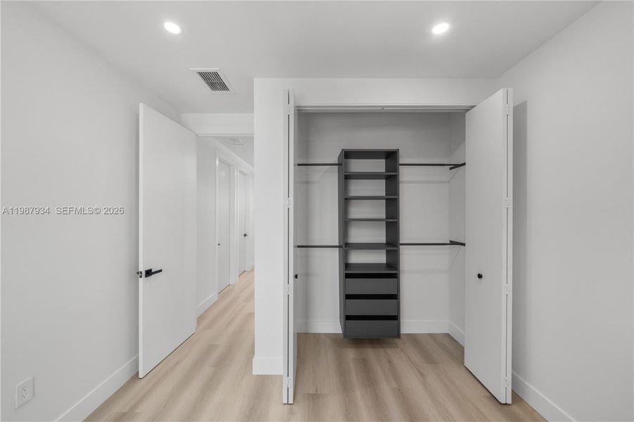 Spacious, unfurnished interior of a new home in , Miami (Image 44).