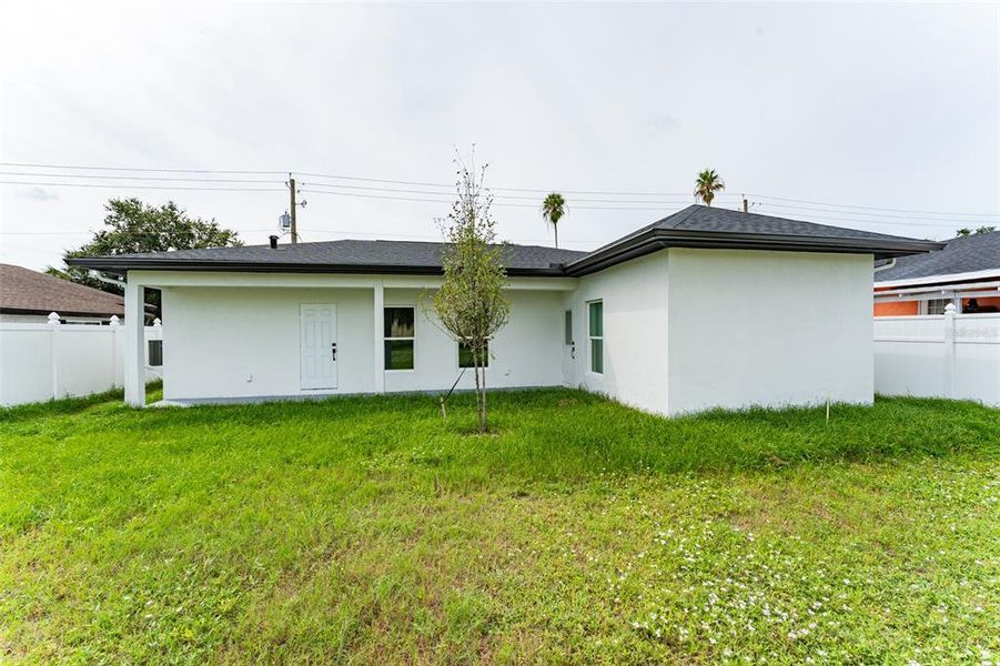 Exterior details and patio area of a home in , Tampa (Image 16).