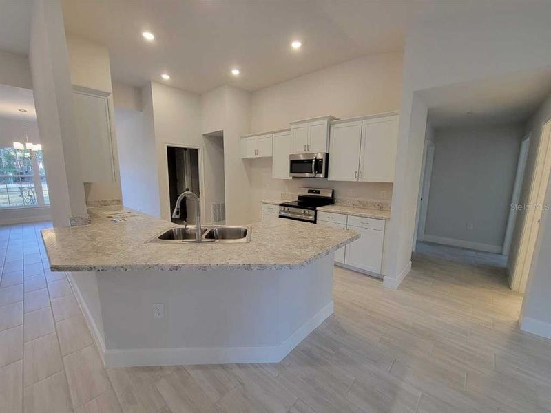 Furnished interior view inside a new home in Ocala Waterway / Kingsland Country Estates, Dunnellon (Image 3).