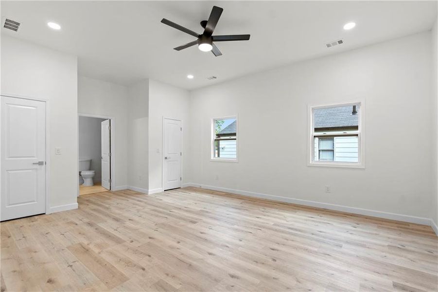 Spacious, unfurnished interior of a new home in , Atlanta (Image 14).
