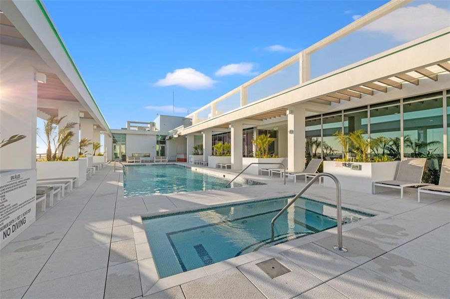 Exterior details and patio area of a home in , St. Petersburg (Image 30).