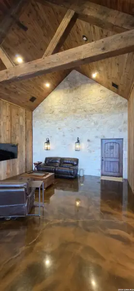 Community amenities in , Leakey (Image 44).