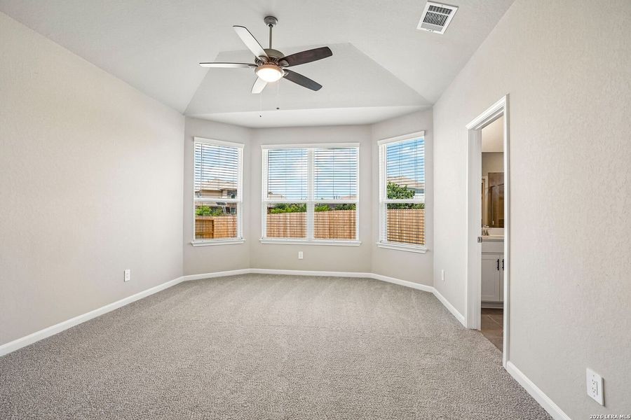 Spacious, unfurnished interior of a new home in Sagebrooke - Premier Series, San Antonio (Image 41).