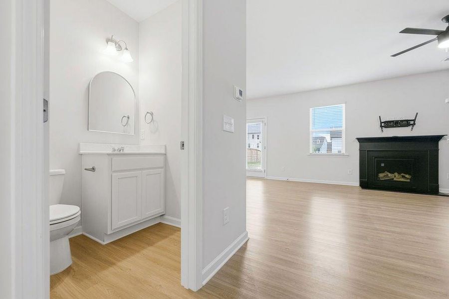 Spacious, unfurnished interior of a new home in Creekside Landing, Dallas (Image 14).