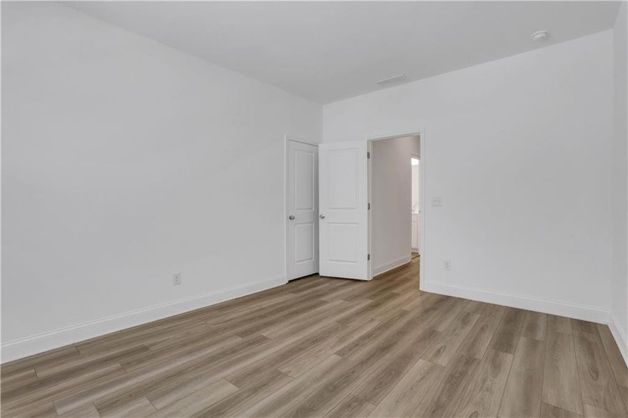Spacious, unfurnished interior of a new home in Bailey Fence, Dacula (Image 27).