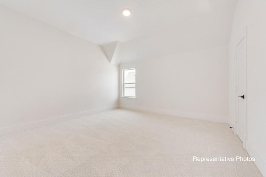 Representative unfurnished interior of a home built from the Grandview by Grand Homes in Dominion of Pleasant Valley, Wylie (Image 24).