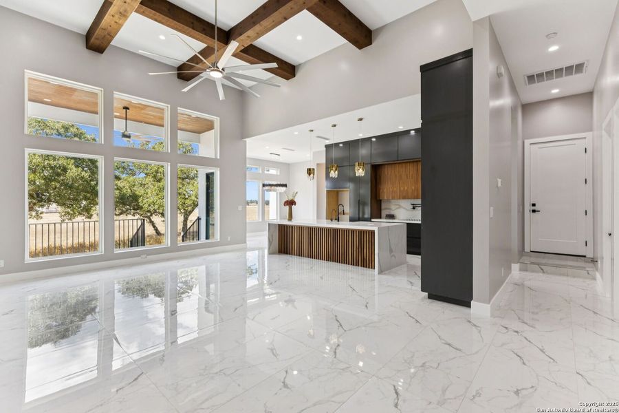 Spacious, unfurnished interior of a new home in , La Vernia (Image 26).