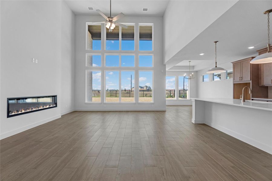 Representative image. Features, selections and colors may vary.