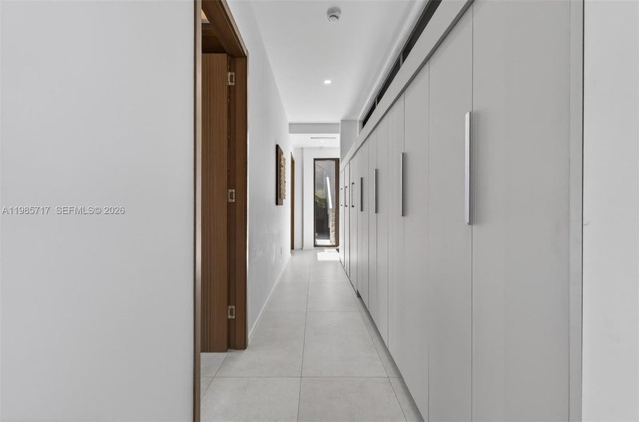 Spacious, unfurnished interior of a new home in , Miami (Image 26).