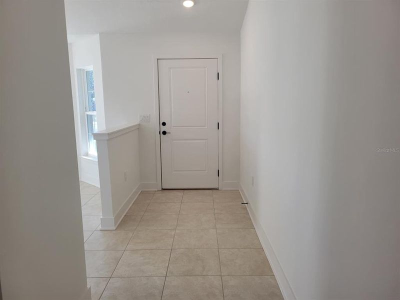 Spacious, unfurnished interior of a new home in Arbor Park, Leesburg (Image 8).