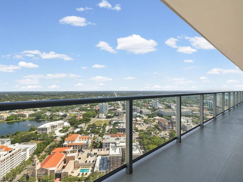 Condo located in St. Petersburg, FL showcasing its design and architecture (Image 3). Condo located in St. Petersburg, FL showcasing its design and architecture (Image 3).
