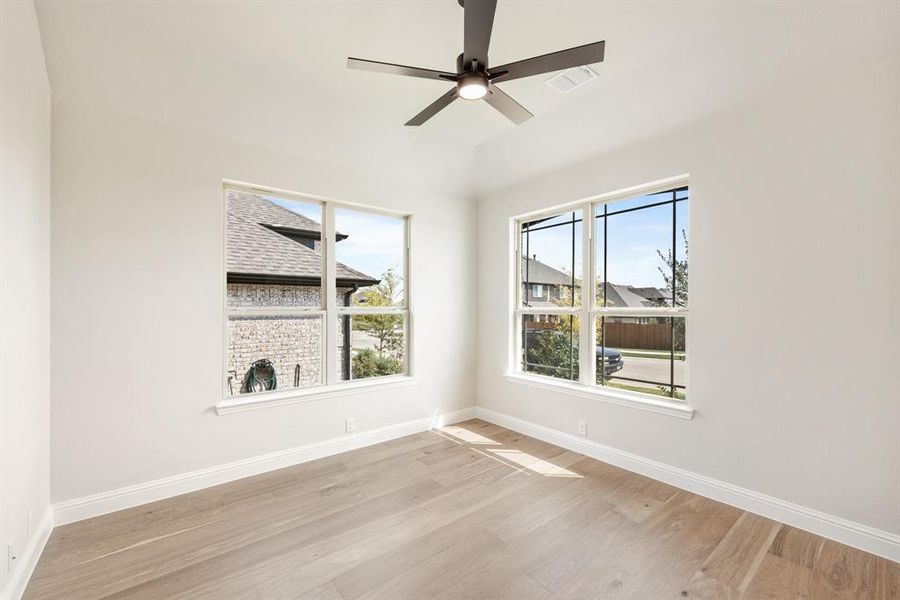 Spacious, unfurnished interior of a new home in Country Lakes Classic 50, Denton (Image 18).