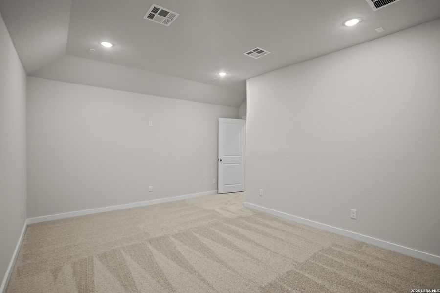 Spacious, unfurnished interior of a new home in Stillwater Ranch, San Antonio (Image 28).