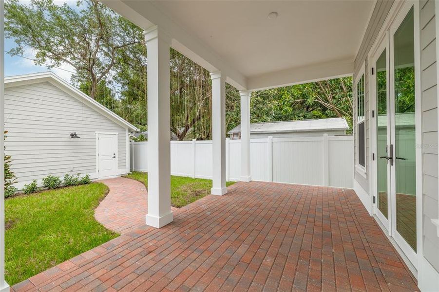 Exterior details and patio area of a home in , St. Petersburg (Image 4).