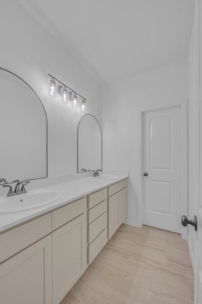 Furnished interior view inside a new home in Paseo Del Este, El Paso (Image 6).