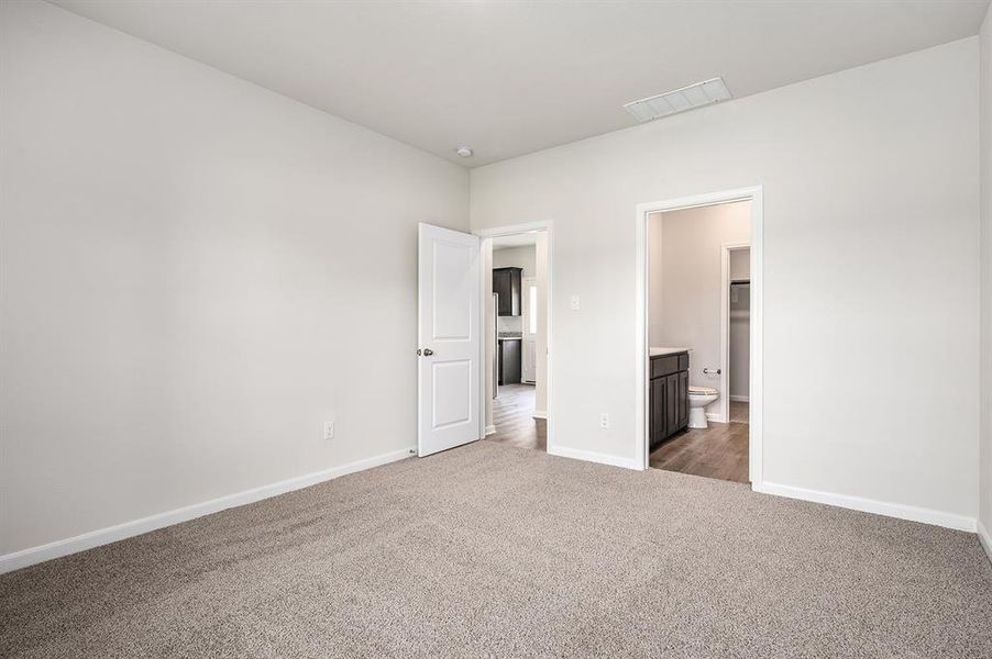 Spacious, unfurnished interior of a new home in College Park, Dallas (Image 16). Spacious, unfurnished interior of a new home in College Park, Dallas (Image 16).