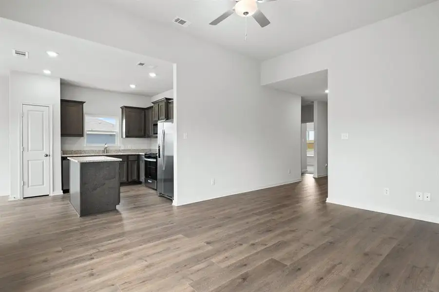 Spacious, unfurnished interior of a new home in Logan Square, Fort Worth (Image 6). Spacious, unfurnished interior of a new home in Logan Square, Fort Worth (Image 6).