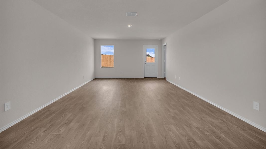 Spacious, unfurnished interior of a new home in Swenson Heights, Seguin (Image 11).