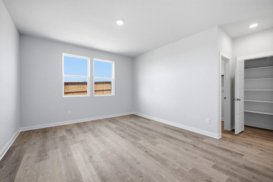 Spacious, unfurnished interior of a new home in Cloverleaf, Austin (Image 20).