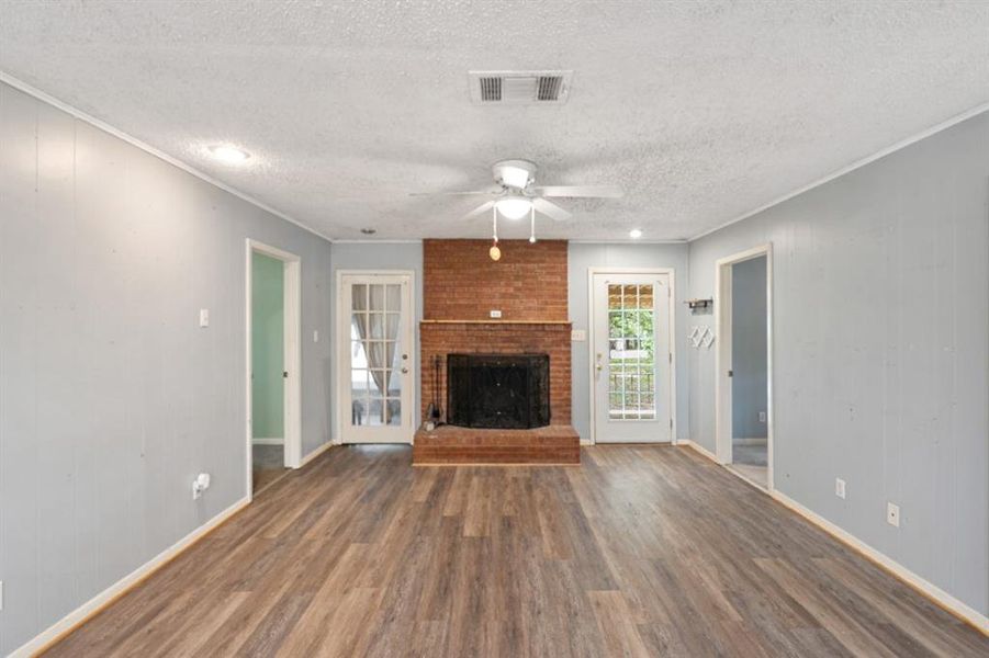 Spacious, unfurnished interior of a new home in , Gun Barrel City (Image 12).