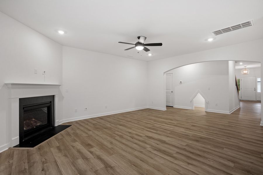 Spacious, unfurnished interior of a new home in Georgias Landing, Raleigh (Image 20).