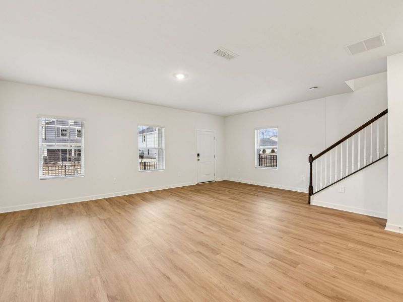 Spacious, unfurnished interior of a new home in Avalon, Gastonia (Image 9).