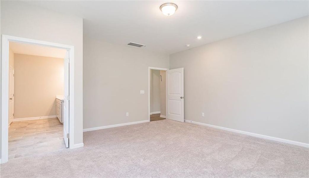 Spacious, unfurnished interior of a new home in Sagebrook, Powder Springs (Image 11).