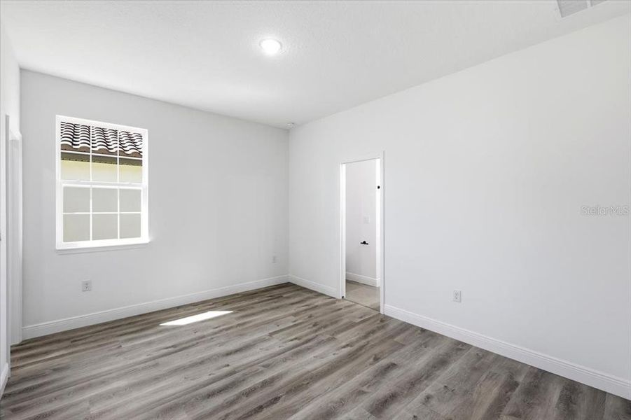 Spacious, unfurnished interior of a new home in , Haines City (Image 14).