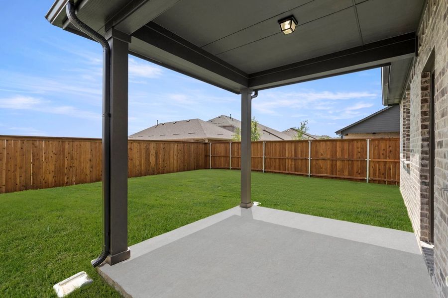 Covered Patio & Backyard