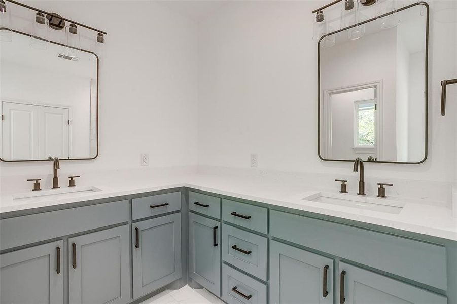 Furnished interior view inside a new home in , Granbury (Image 11).