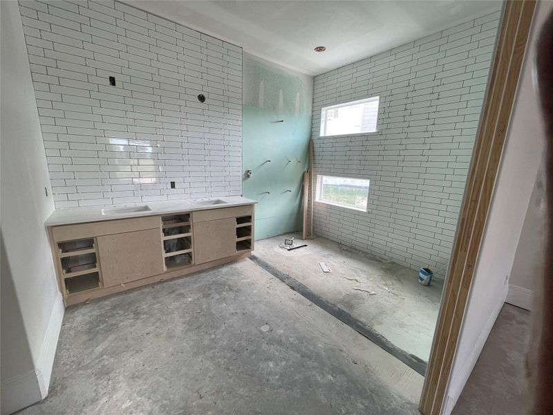 Primary bath recently tiled! Primary bath recently tiled!