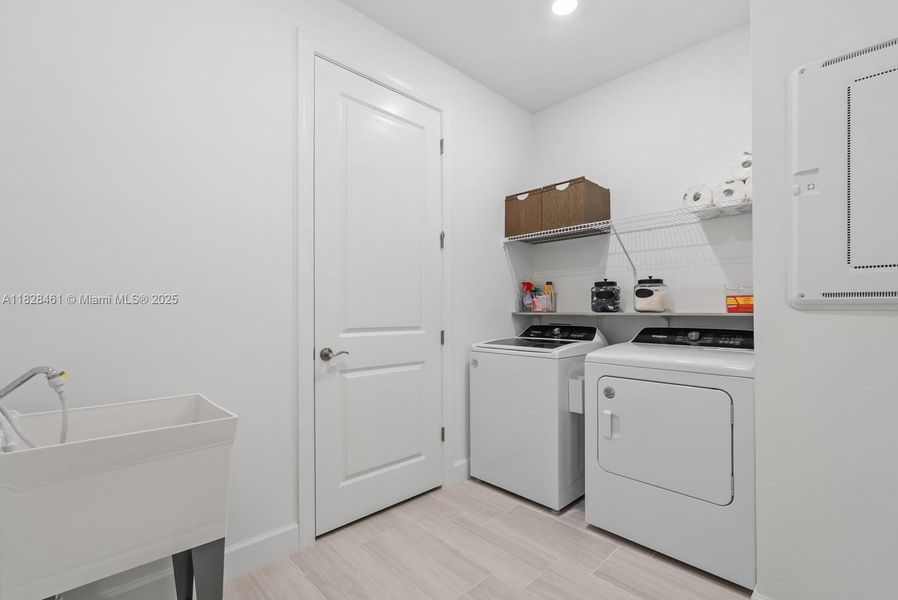 Furnished interior view inside a new home in Del Webb Naples, Ave Maria (Image 26).