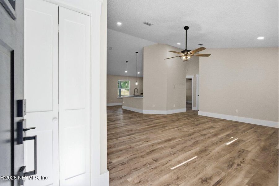 Spacious, unfurnished interior of a new home in , Jacksonville (Image 18).