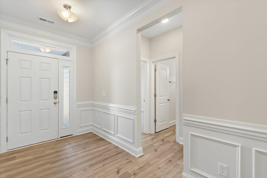 Spacious, unfurnished interior of a new home in Wexford, Elon (Image 13).