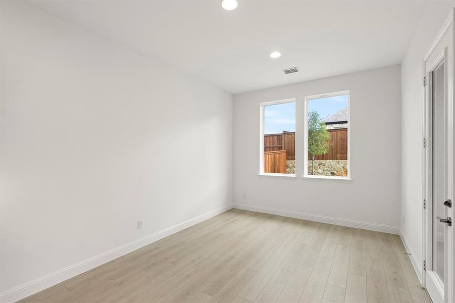 19. 2027 Clairmount - Dining 19. 2027 Clairmount - Dining