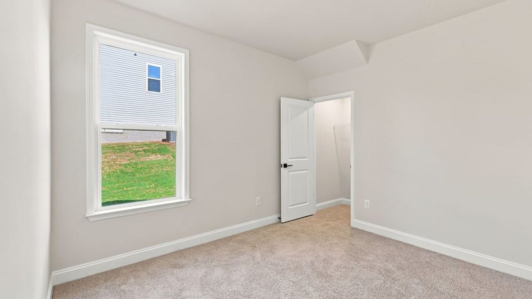 Spacious, unfurnished interior of a new home in Shadowood, Seneca (Image 25).