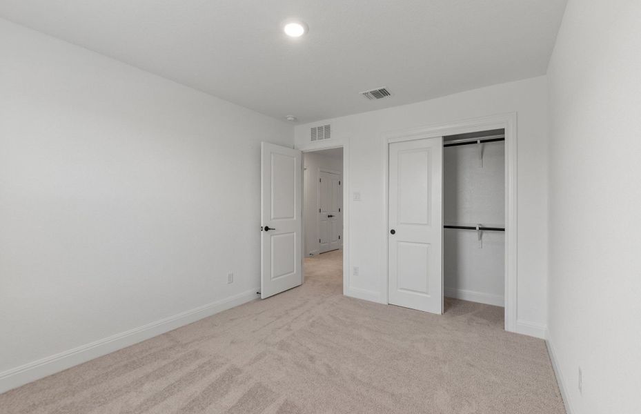 Spacious, unfurnished interior of a new home in Horizon Lake, Leander (Image 47).