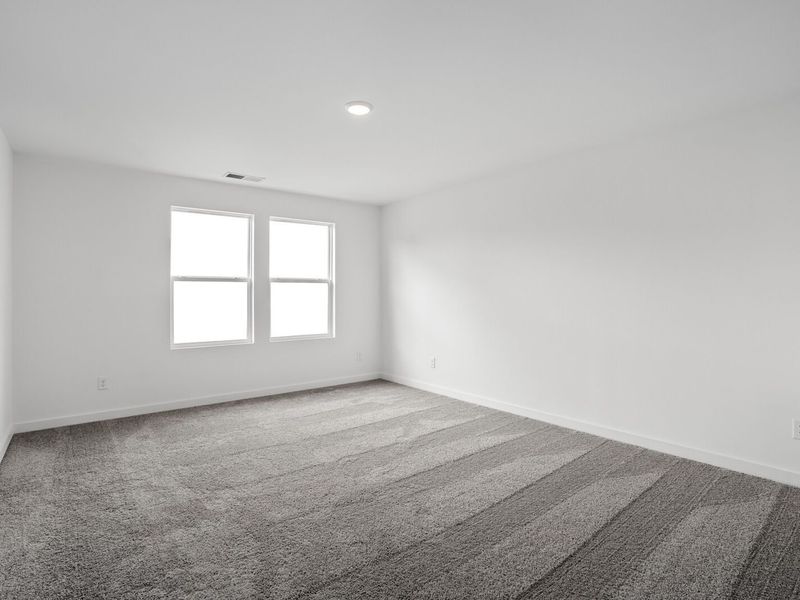 Spacious, unfurnished interior of a new home in Sage Farms, White House (Image 26).