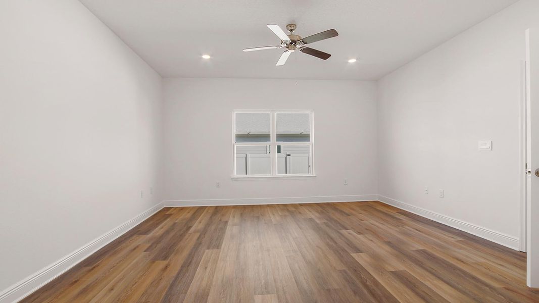 Spacious, unfurnished interior of a new home in Bayside at Ward Creek, Panama City Beach (Image 16).