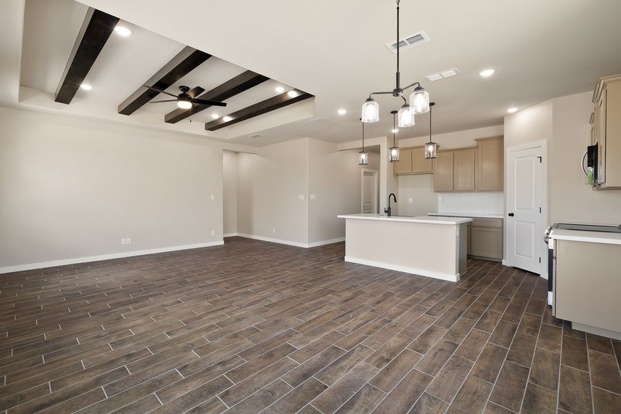 Spacious, unfurnished interior of a new home in Paloma Ranch, Harlingen (Image 8).