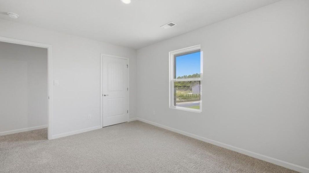 Spacious, unfurnished interior of a new home in Fairway 17 at Mirror Lake, Villa Rica (Image 26).