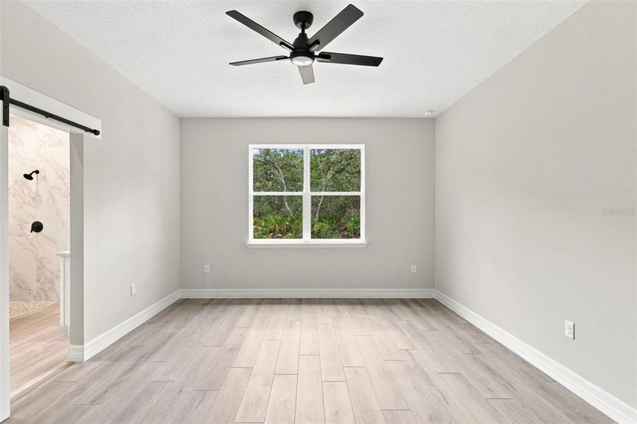 Spacious, unfurnished interior of a new home in , Eustis (Image 28).