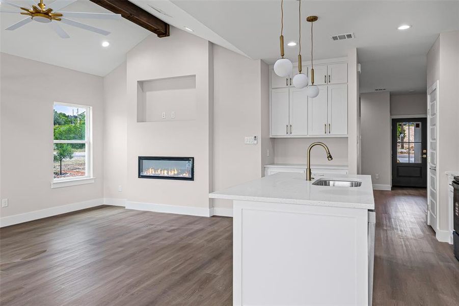 Spacious, unfurnished interior of a new home in , Granbury (Image 27).