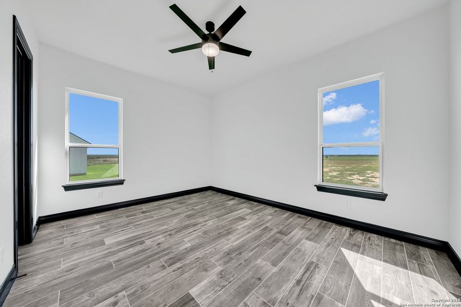 Spacious, unfurnished interior of a new home in , La Vernia (Image 42).