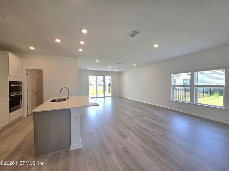 Spacious, unfurnished interior of a new home in Hyland Trail, Green Cove Springs (Image 22).