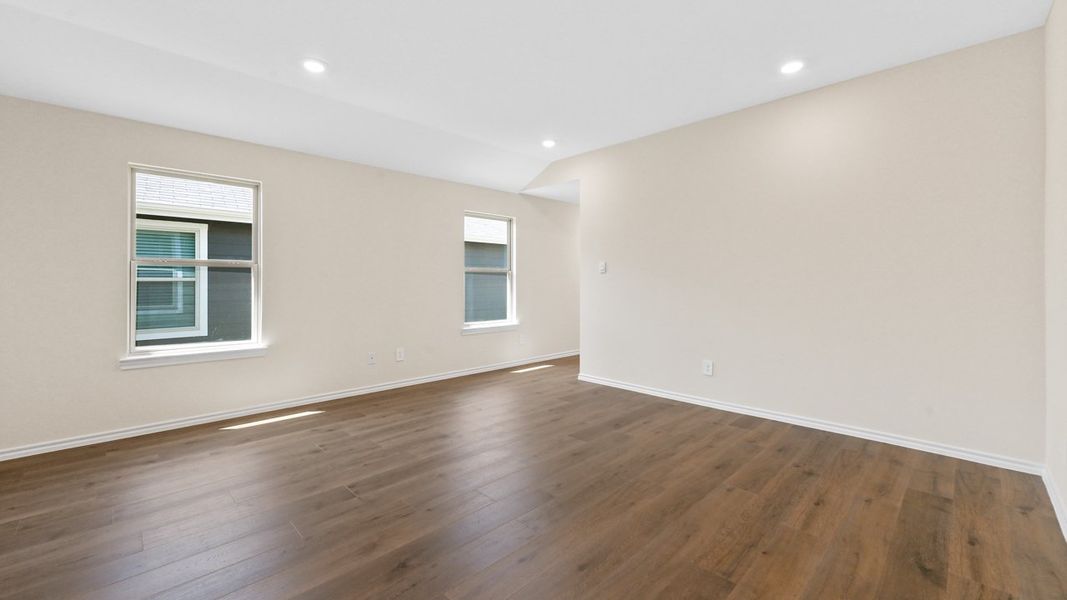 Spacious, unfurnished interior of a new home in Blaire Lake, Tyler (Image 14).