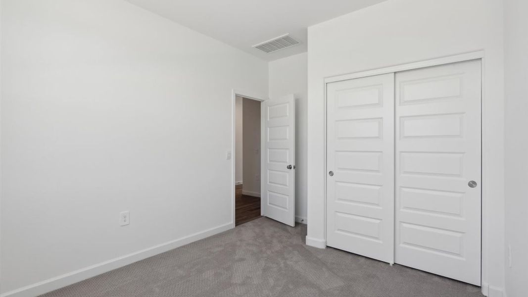 Spacious, unfurnished interior of a new home in Entrada Del Oro, Gold Canyon (Image 24).