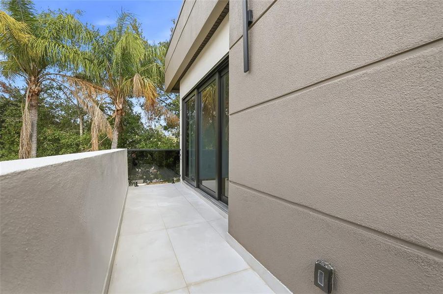Exterior details and patio area of a home in , Tampa (Image 35).