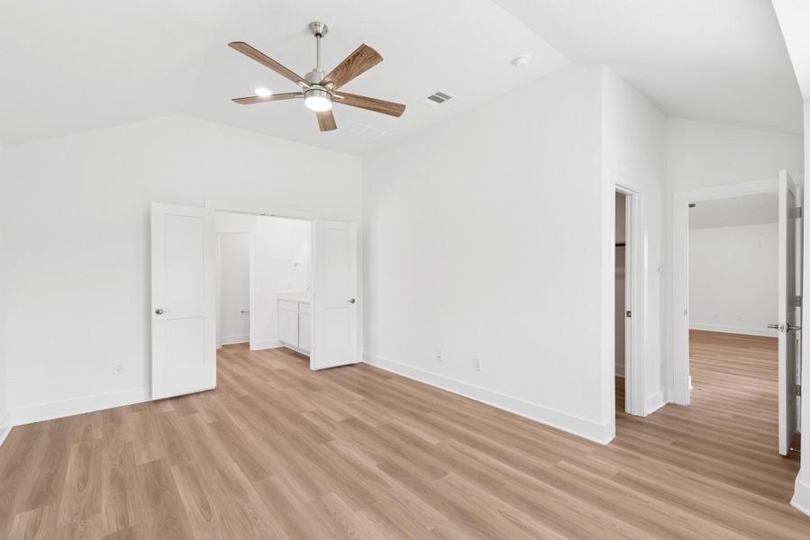 Spacious, unfurnished interior of a new home in Summerview, Fulshear (Image 5). Spacious, unfurnished interior of a new home in Summerview, Fulshear (Image 5).